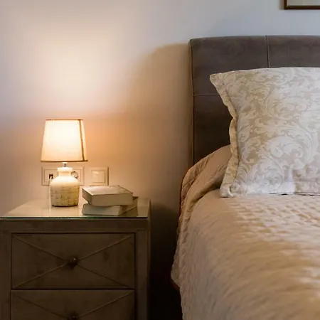 Adelinas' أرغوستولي