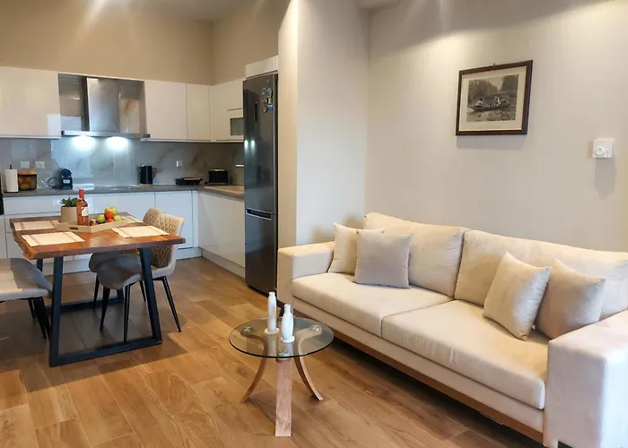 Adelinas' أرغوستولي