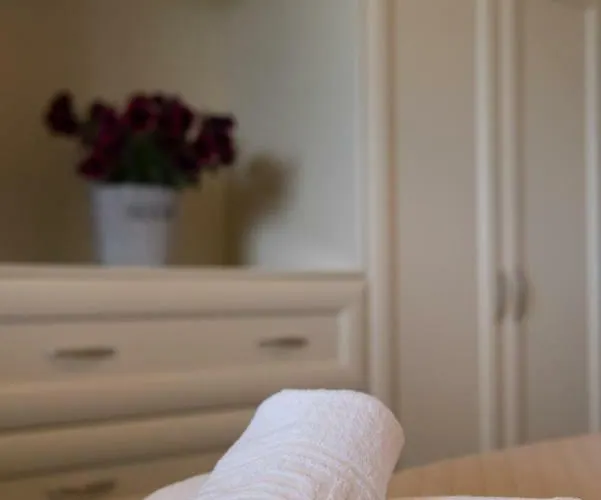 Adelinas' * أرغوستولي